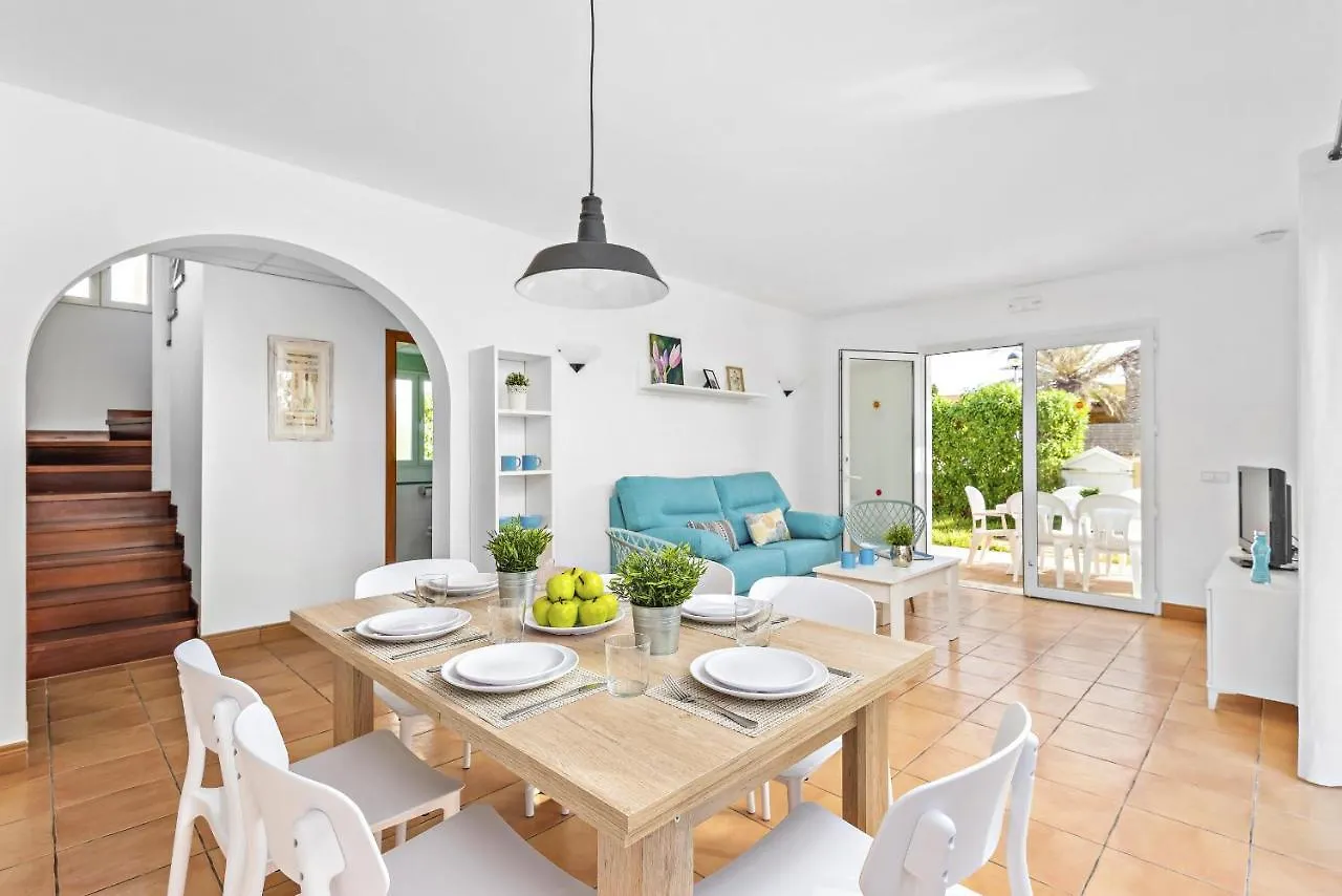 Marta 3 Bedroom Villa, Cala Blanca ヴィラ カラ・ブランカ