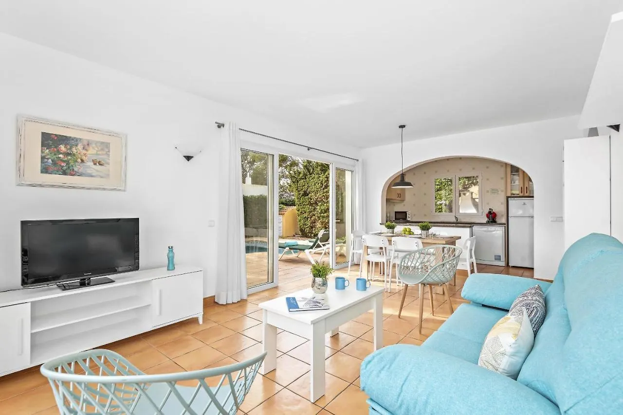 Marta 3 Bedroom Villa, Cala Blanca カラ・ブランカ