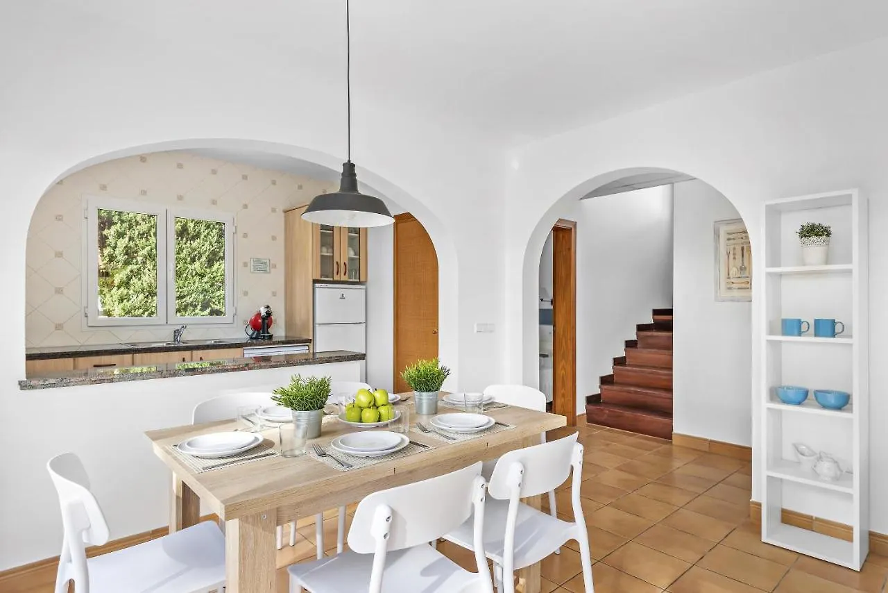 Marta 3 Bedroom Villa, Cala Blanca スペイン